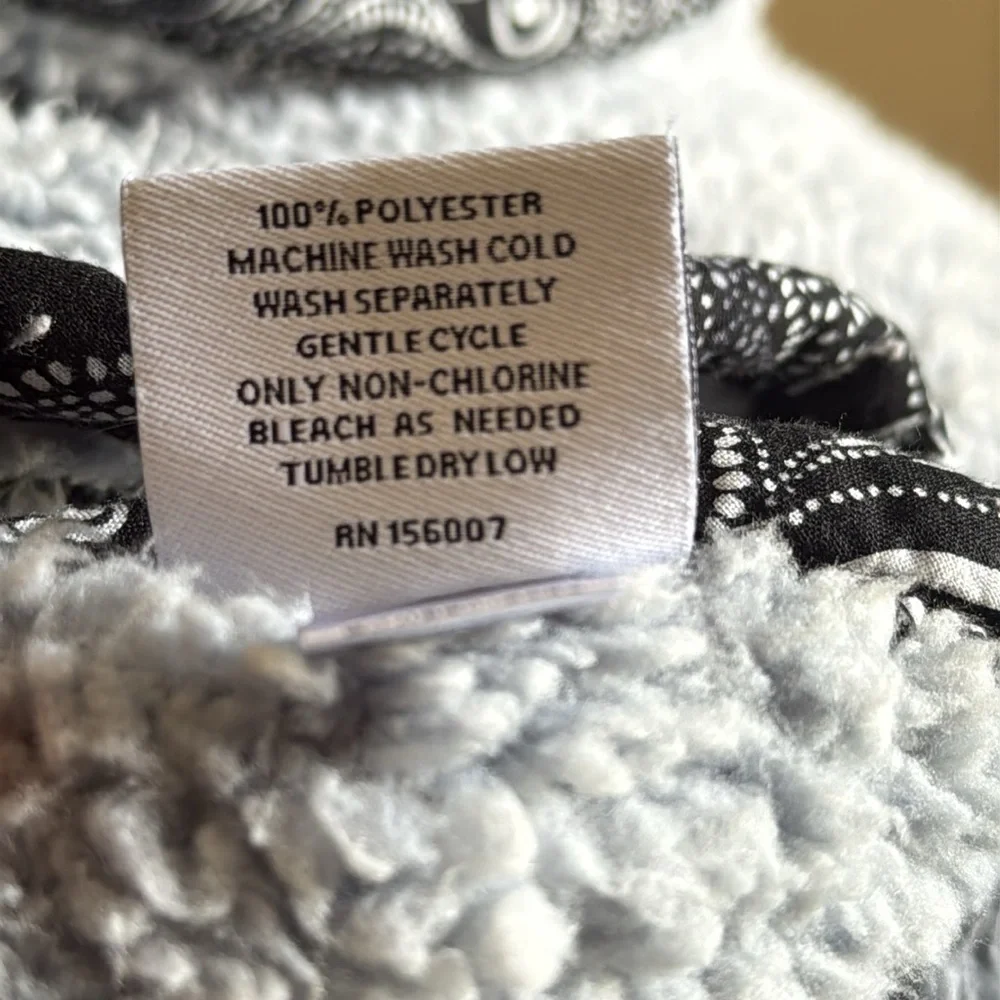 Vera Bradley Plush Fleece Throw Blanket Paisley Piping Trim Grey & Black 52×90